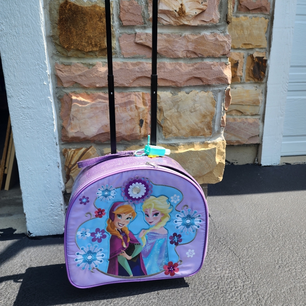 Girls travel bag with wheels